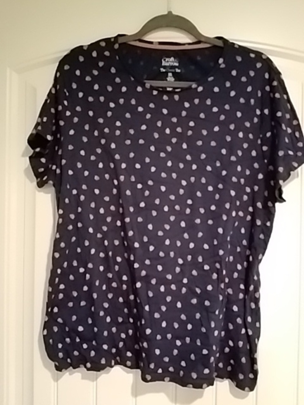 croft & barrow Navy Short Sleeve Tee with Light Gray Heart Dot Print